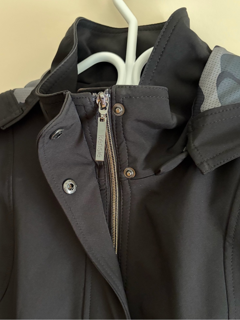Kensie size M hooded Anorak raincoat - Picture 3 of 13